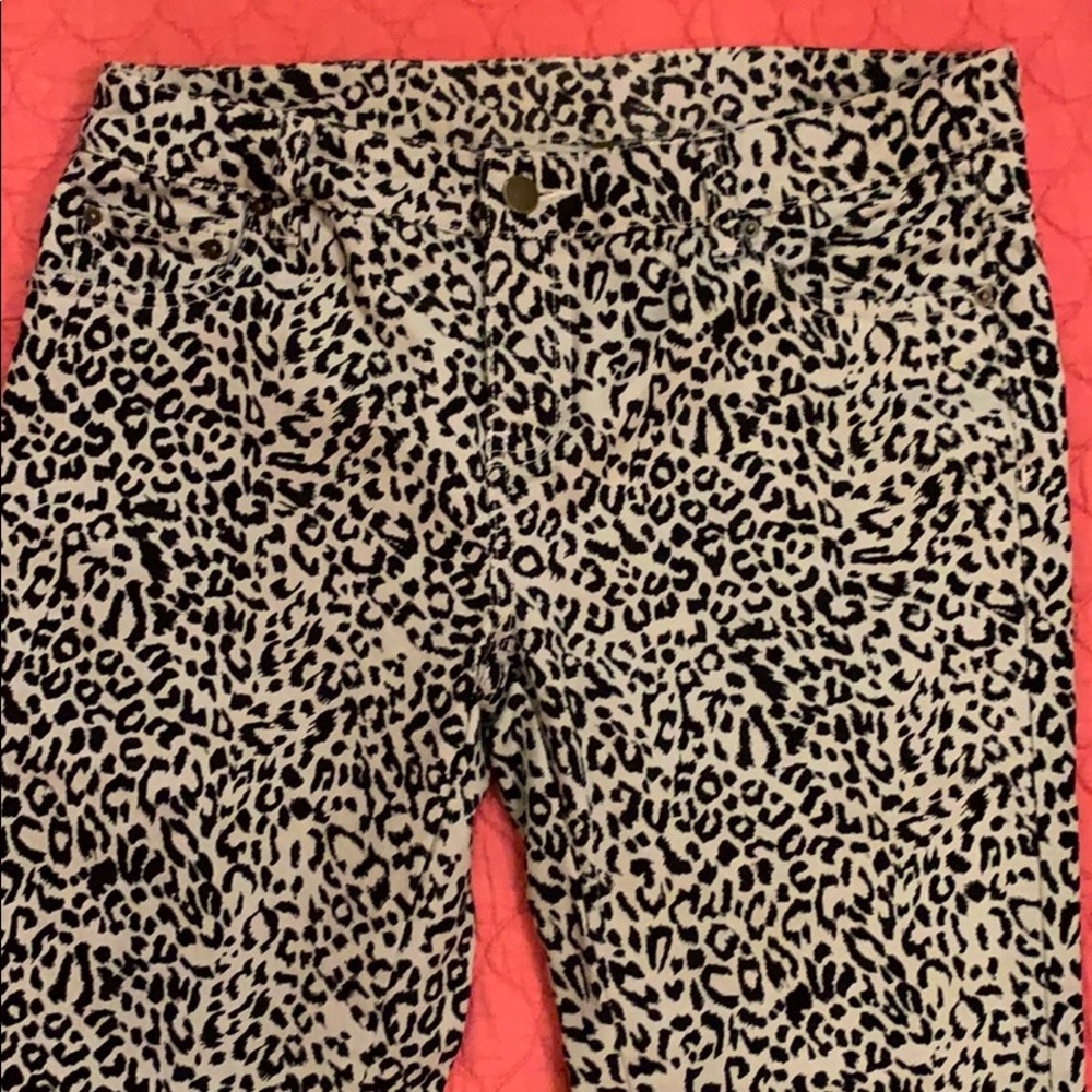 💗 LIKE NEW‼️ GARNET HILL Leopard Print JEANS - Picture 2 of 6